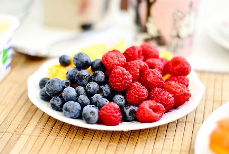 berries for spring detox diet