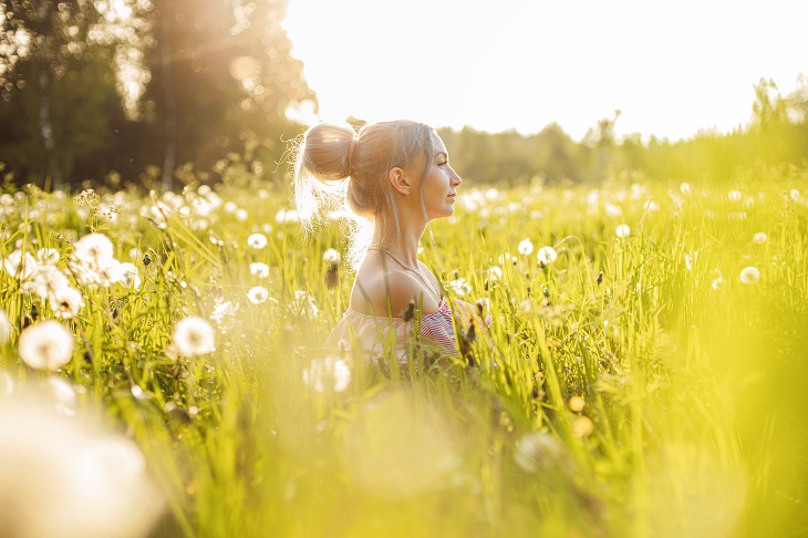 woman outdoors with seasonal allergies in spring